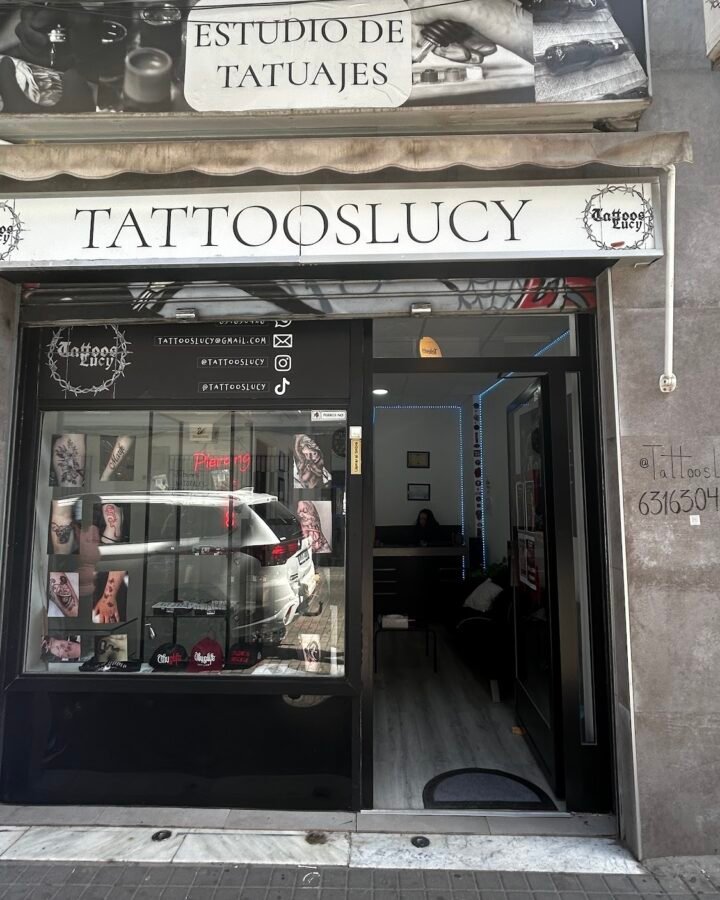 Fachada del estudio TattoosLucy en la calle Alberto Palacios 11, Villaverde (Madrid)